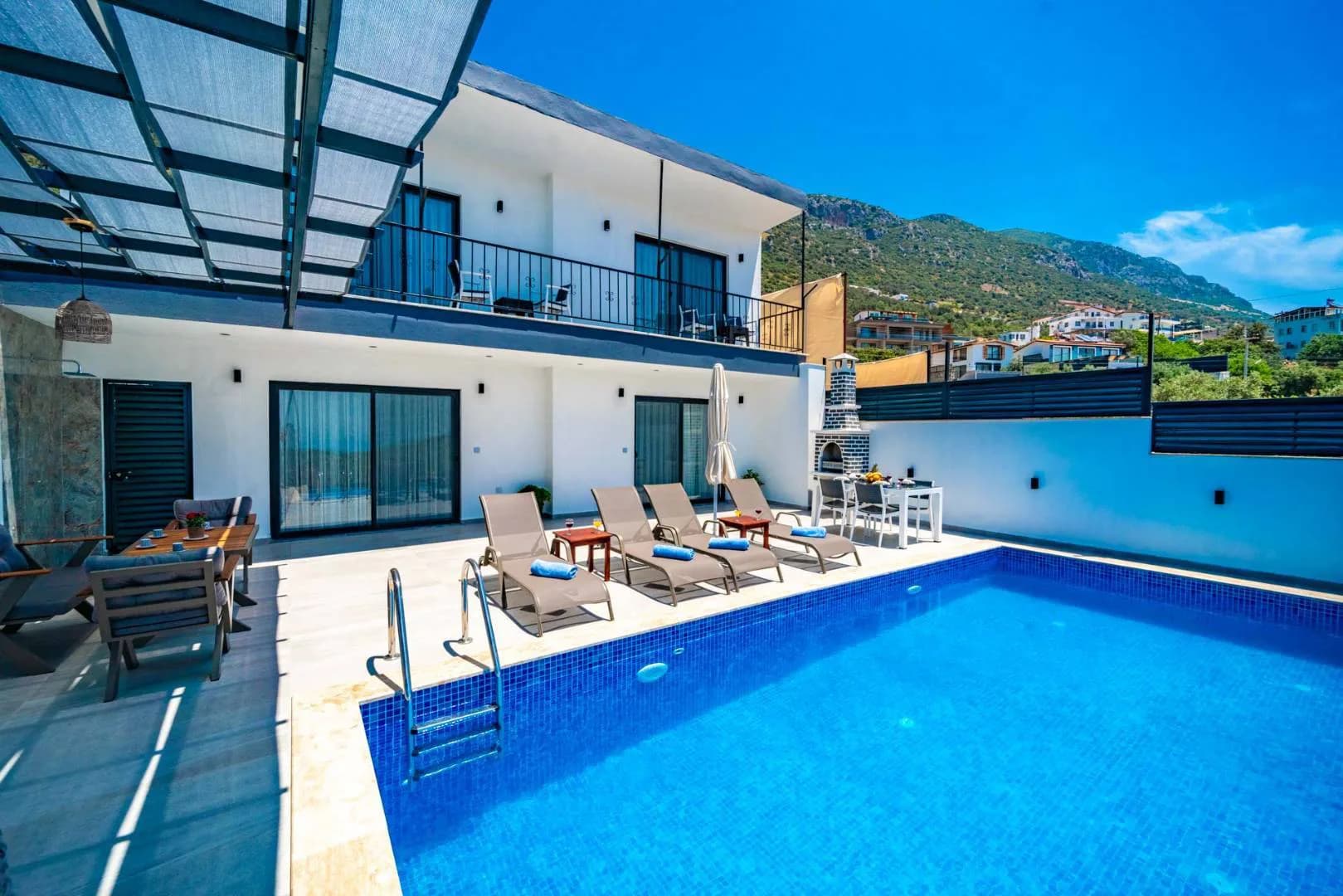Kaş Bezirgan'da Doğa ve Deniz Manzaralı, Özel Havuzlu, Konforlu Villa görsel 1