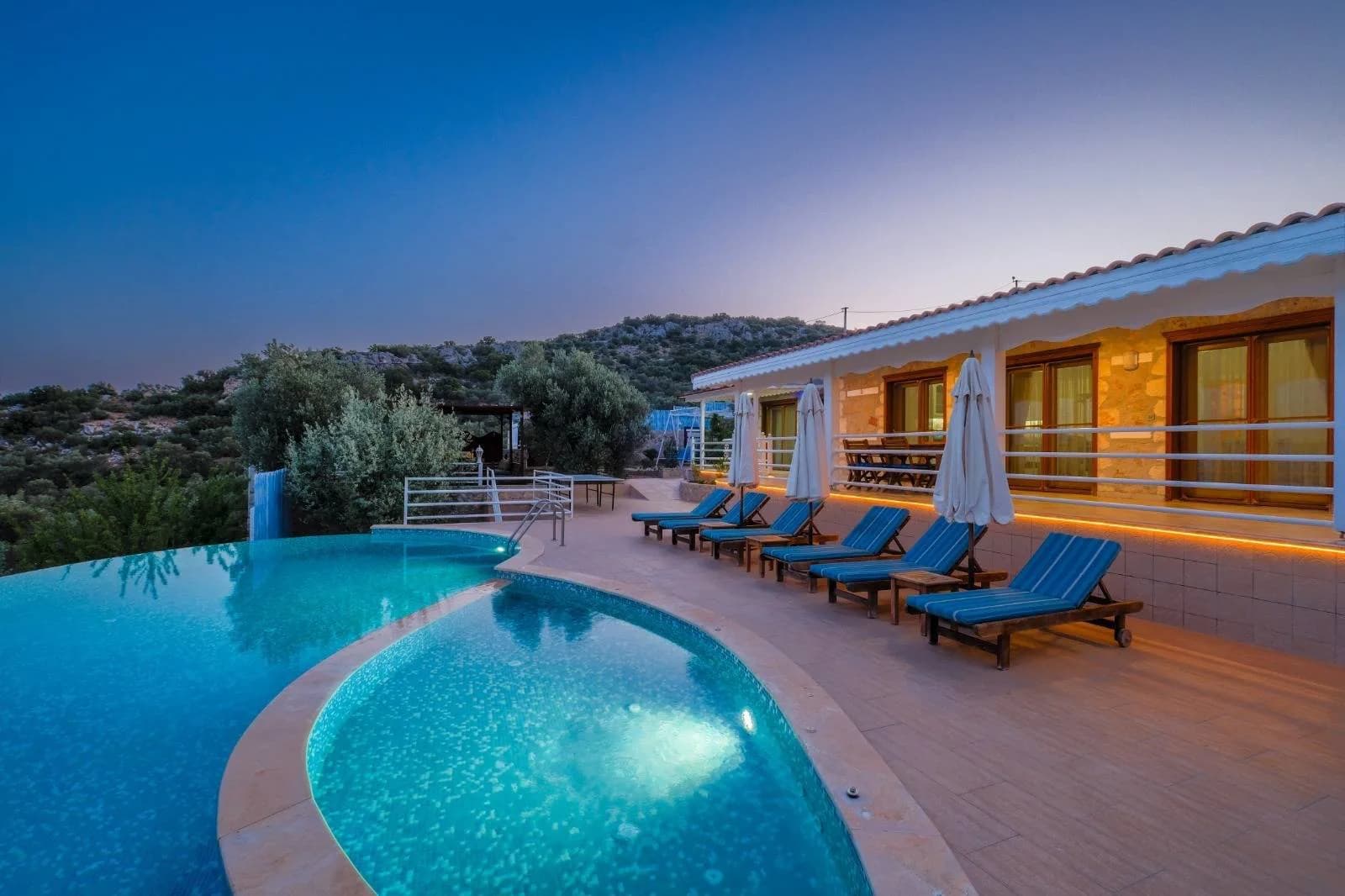 Kaş Üzümlü'de Geniş Bahçeli, Özel Havuzlu, 3+1 Villa görsel 1