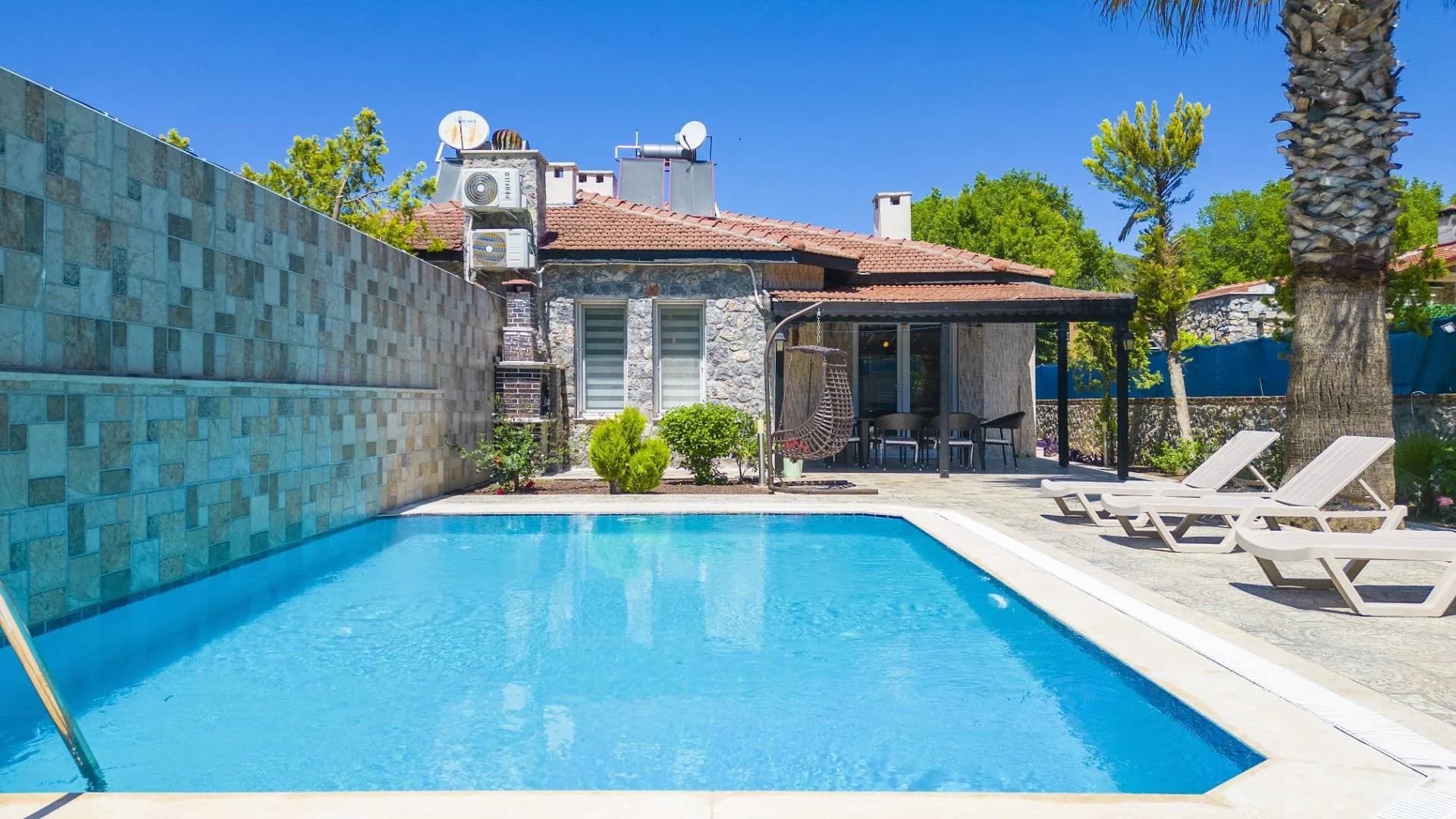 Fethiye Kayaköy'de Doğa Manzaralı, Özel Havuzlu, Konforlu Villa görsel 1