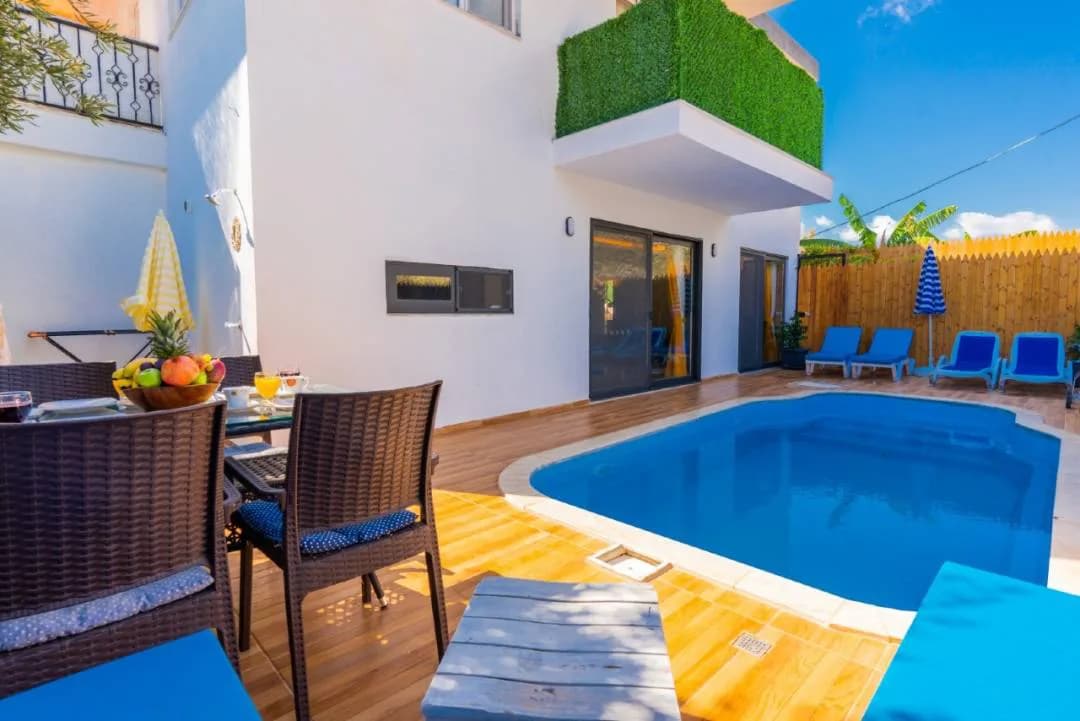Kaş Bezirgan'da Minimalist Tasarımlı, Özel Havuzlu, Balayı Villası görsel 2