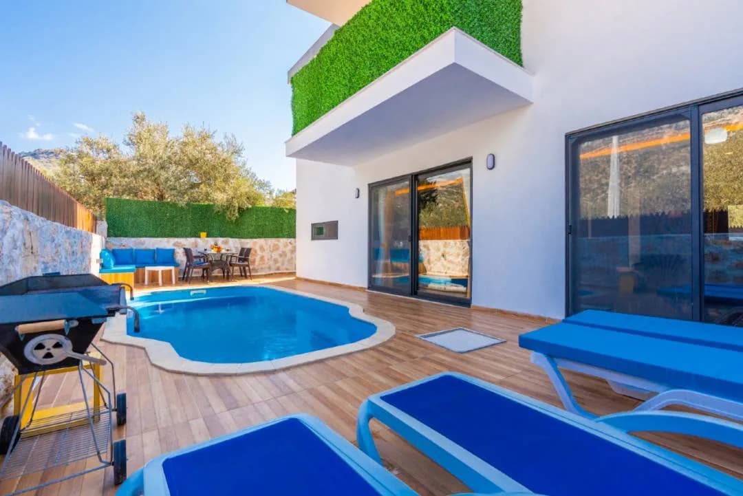 Kaş Bezirgan'da Minimalist Tasarımlı, Özel Havuzlu, Balayı Villası görsel 1