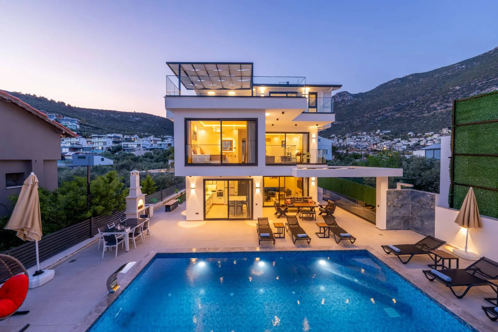 Kaş Kalkan'da Modern Tasarımlı, Özel Havuzlu, 3+1 Konforlu Villa görsel 1