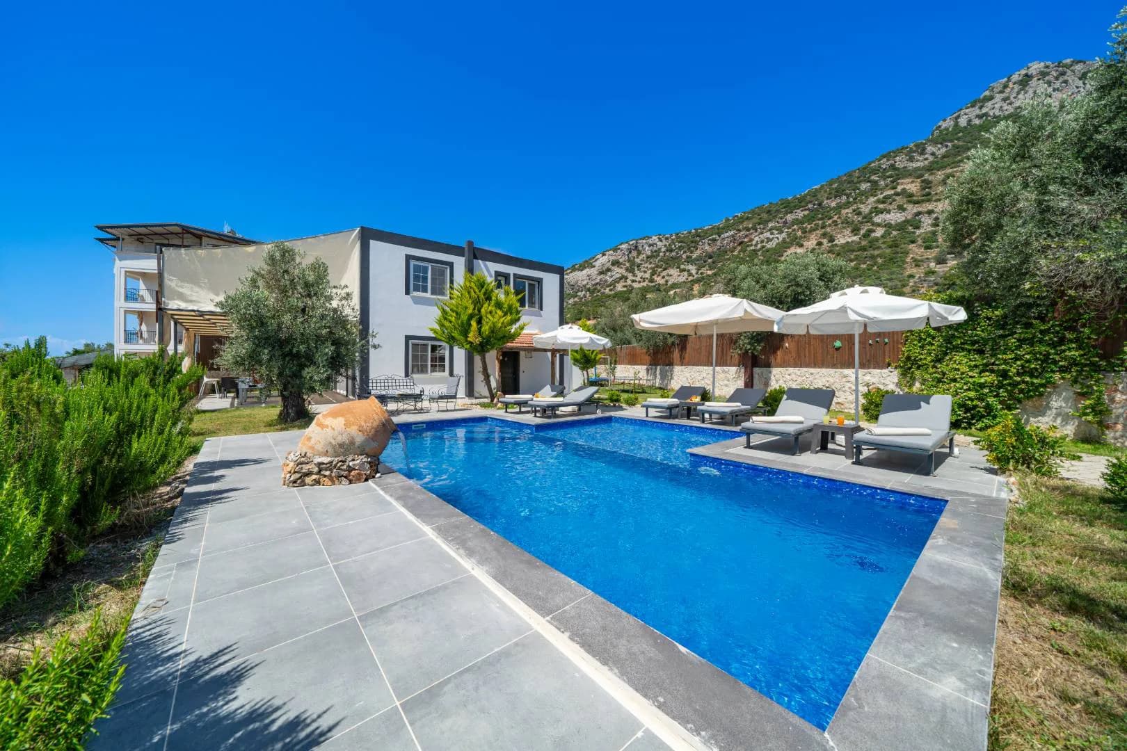 Kaş İslamlar'da Sakin Konumda, Özel Havuzlu, Geniş Villa görsel 1