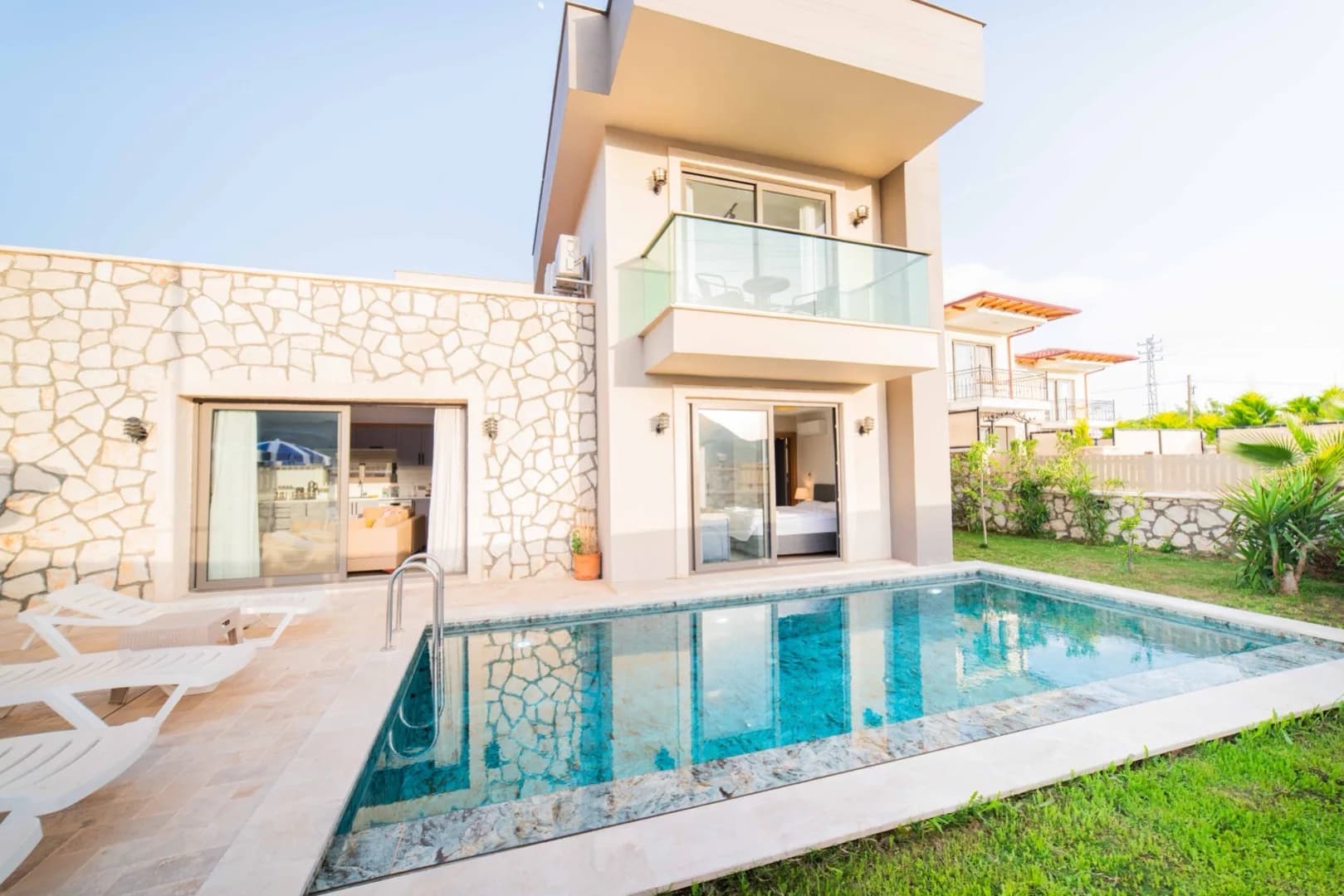 Kaş Andifli'de Modern Tasarımlı, Özel Havuzlu, Taş Villa görsel 1