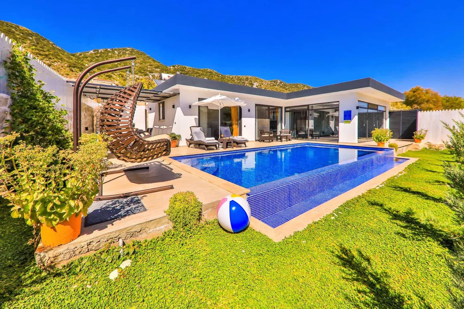 Kaş Sarıbelen'de Muhteşem Doğada, Özel Havuzlu, Sauna ve Hamamlı Villa görsel 1
