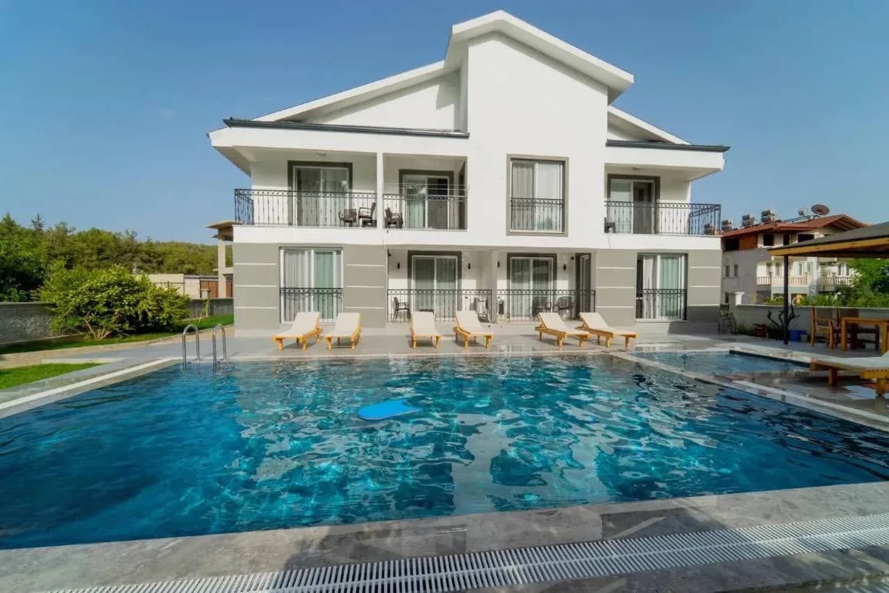 Fethiye Çiftlik'te Modern Tasarımlı, Ortak Havuzlu, Konforlu Daire görsel 1