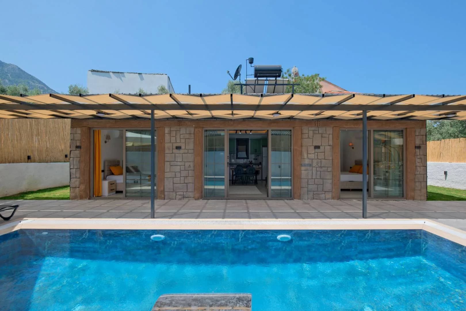 Fethiye Ölüdeniz'de Merkezi Konumda, Özel Havuzlu, Modern Villa görsel 1