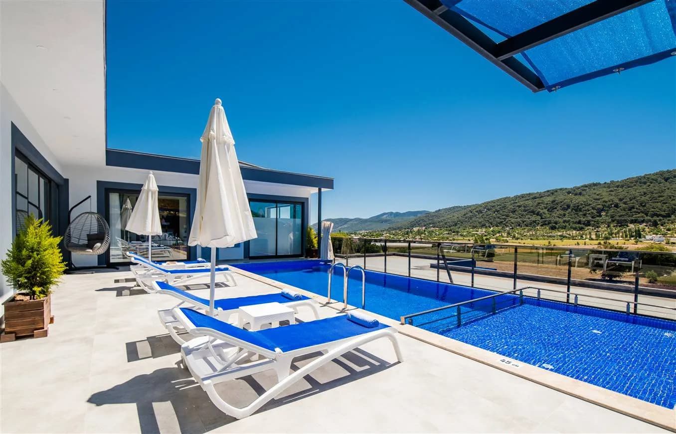 Kaş Sarıbelen'de Huzurlu Doğada, Isıtmalı Havuzlu, Kiralık Villa görsel 1