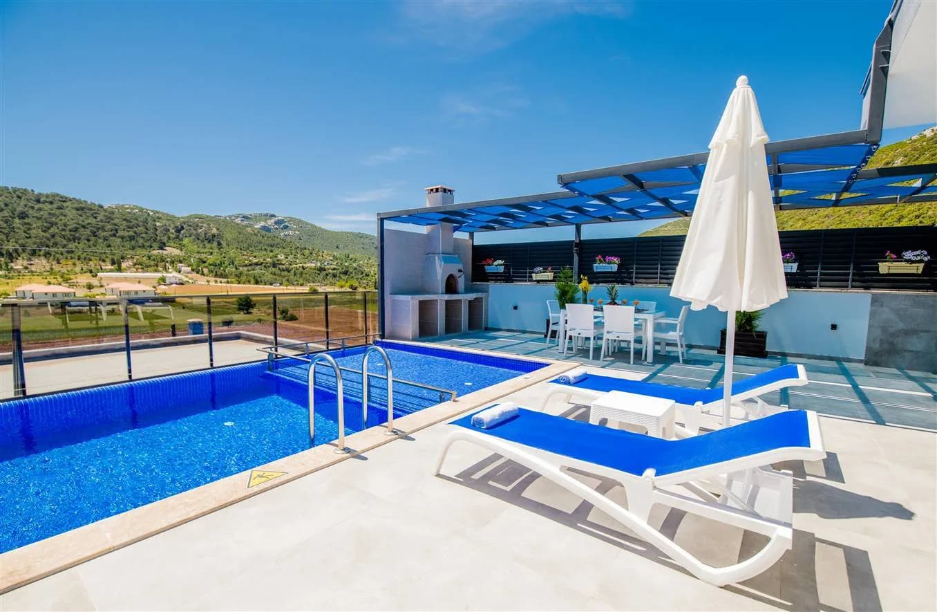 Kaş Sarıbelen'de Huzurlu Doğada, Isıtmalı Havuzlu, Kiralık Villa görsel 3