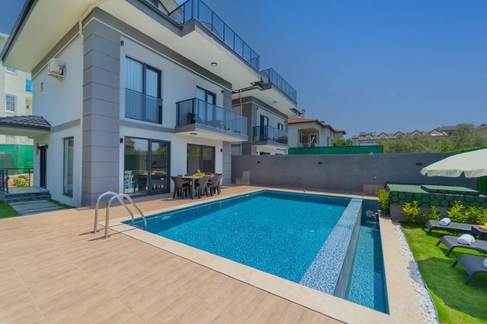 Fethiye Ölüdeniz'de Geniş Ailelere Uygun, Özel Havuzlu, İkiz Villa görsel 2