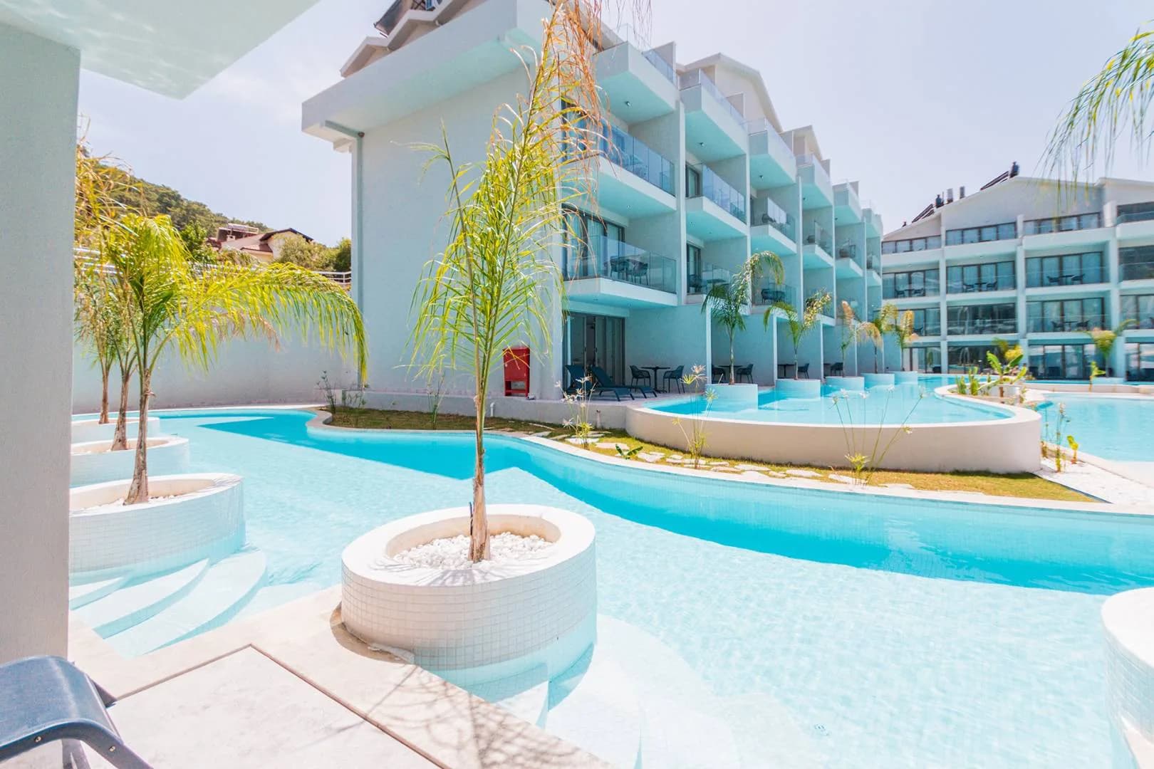 Fethiye Ölüdeniz'de Modern Tasarımlı, Ortak Havuzlu, Konforlu Oda görsel 1