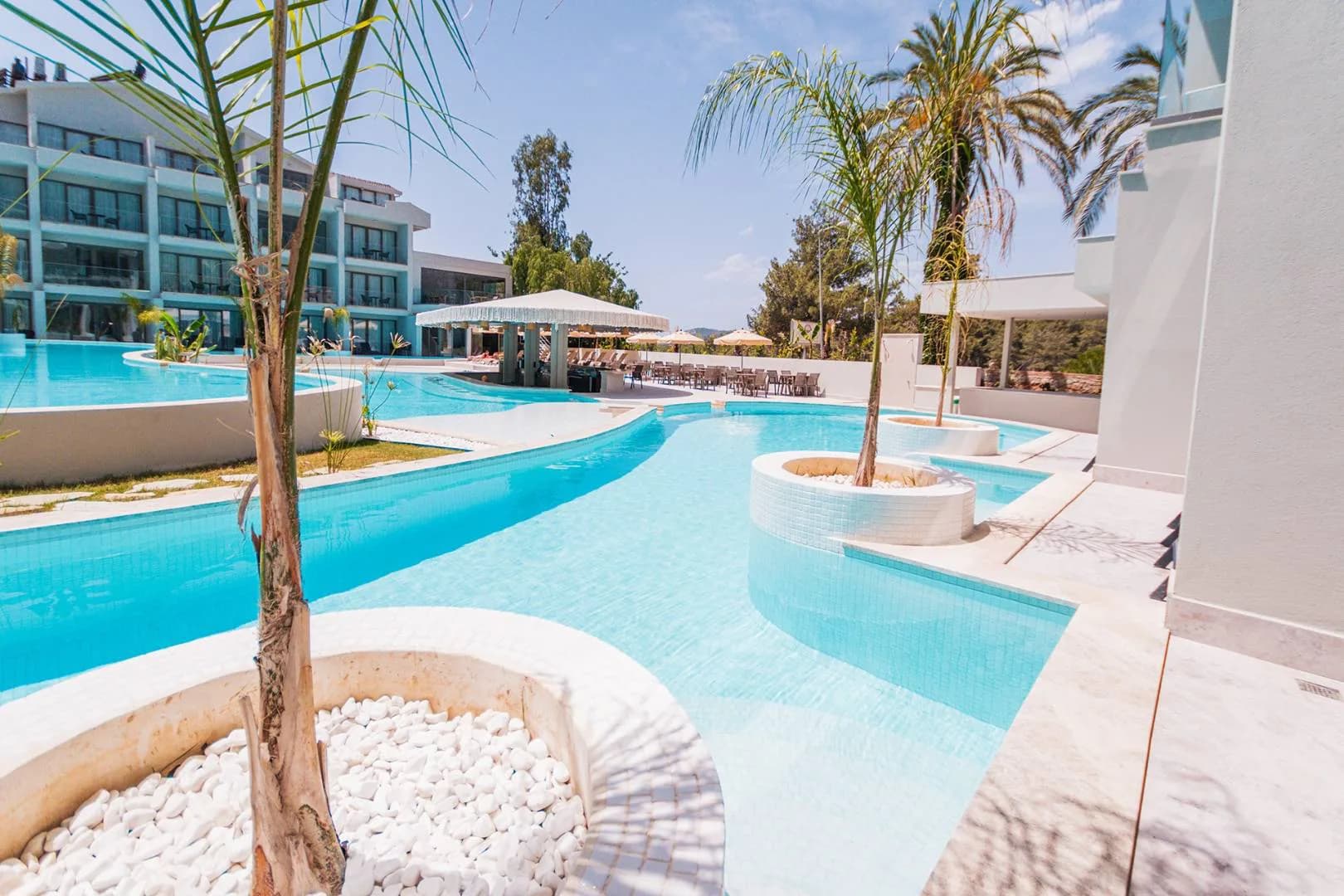 Fethiye Ölüdeniz'de Modern Tasarımlı, Ortak Havuzlu, Konforlu Oda görsel 2