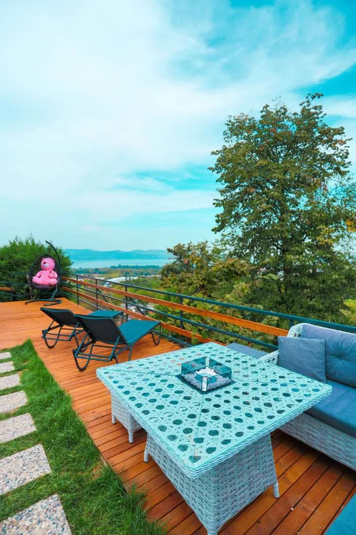 Sapanca Mahmudiye'de Göl Manzaralı, Isıtmalı Havuzlu, Kiralık Bungalov görsel 2