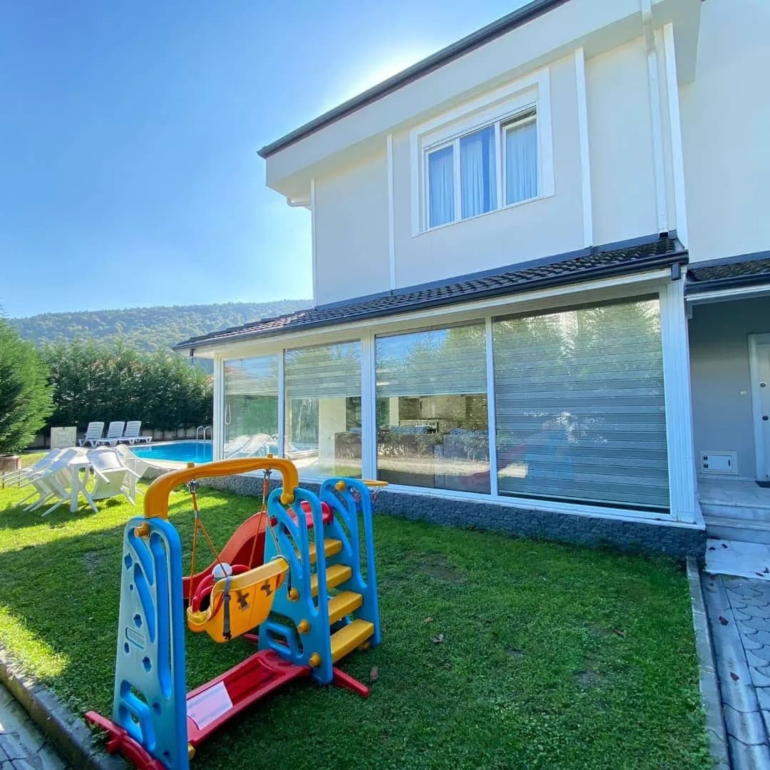 Sapanca Kırkpınar'da Geniş Bahçeli, Özel Havuzlu, 4+1 Kiralık Villa görsel 2