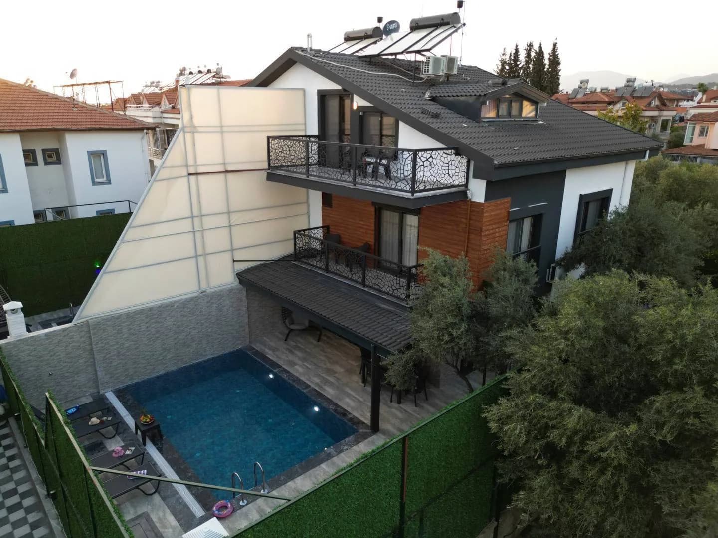 Fethiye Akarca'da Merkezi Yakın Konumda, Özel Havuzlu, İkiz Villa görsel 3