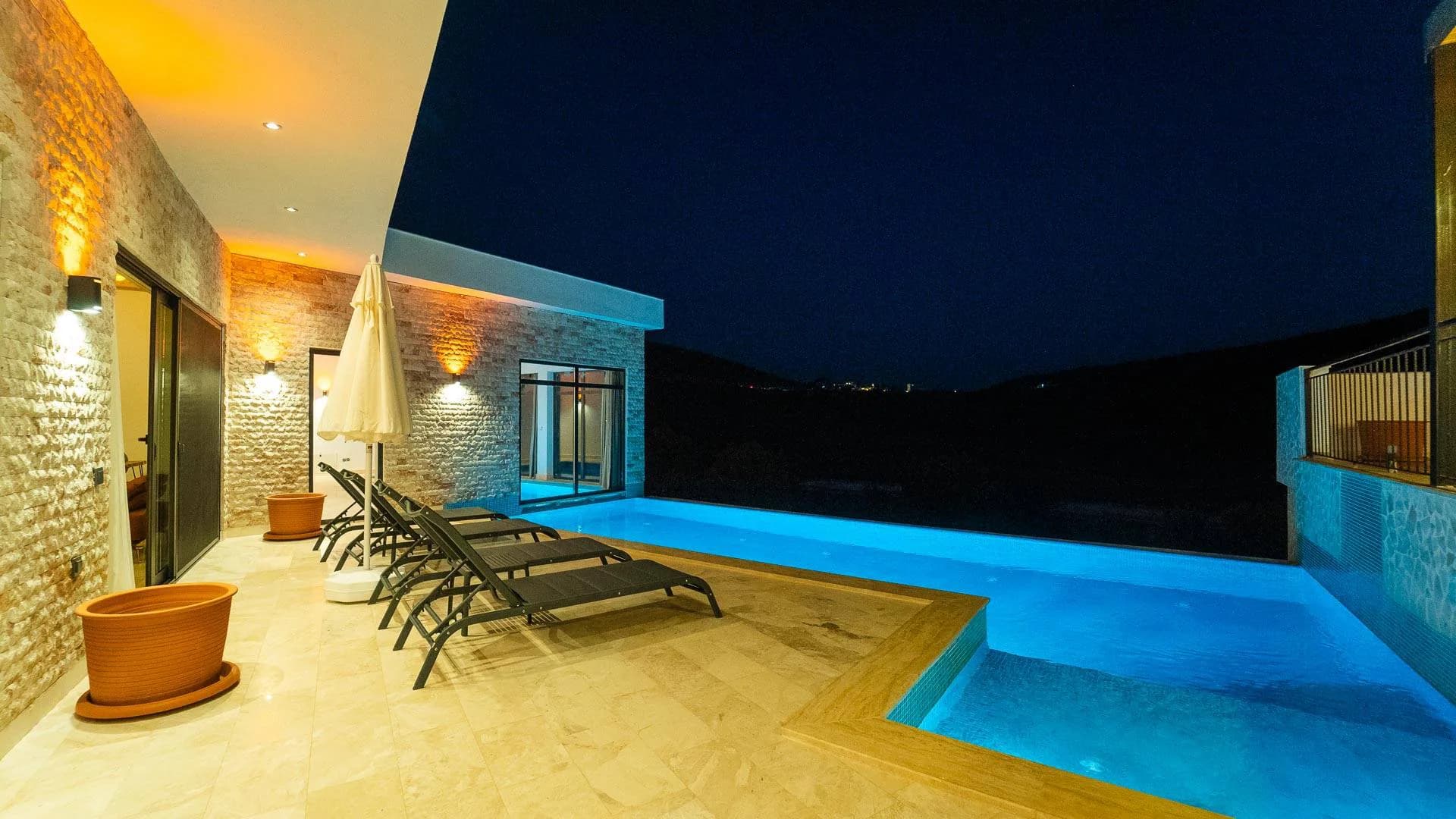 Kaş Bezirgan'da Konforlu Tasarımlı, Özel Havuzlu, Lüks Villa görsel 1