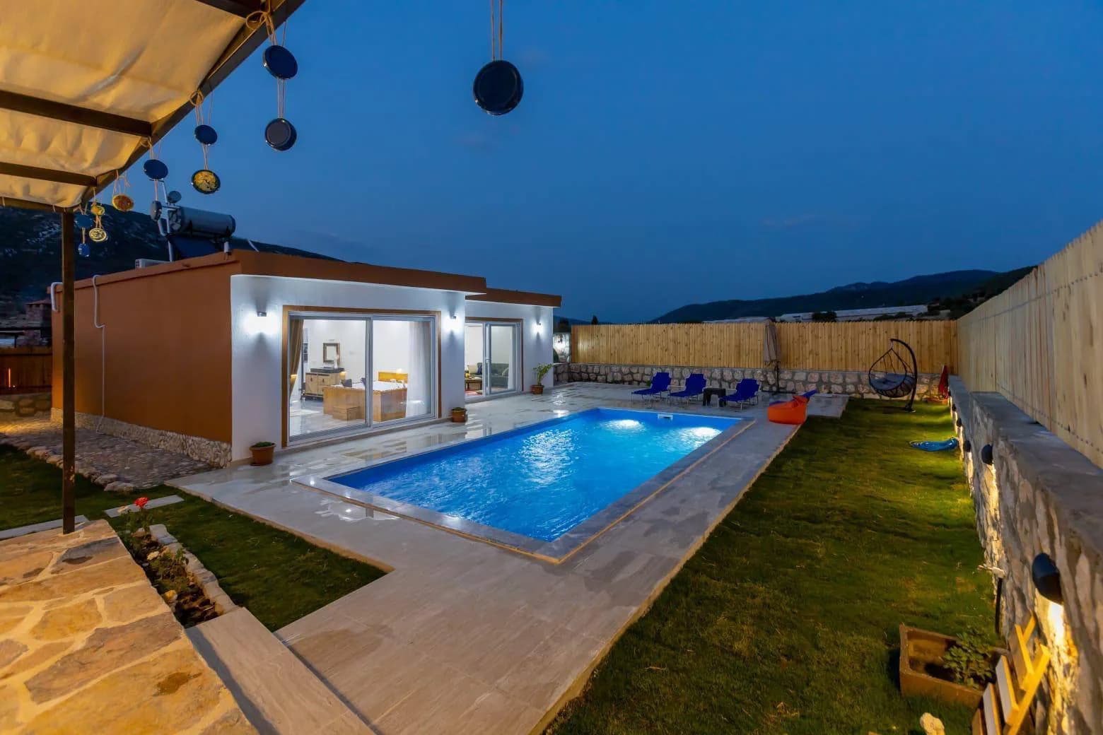 Kaş Sarıbelen'de Doğayla İç İçe, Özel Havuzlu, Kiralık Balayı Villası görsel 1