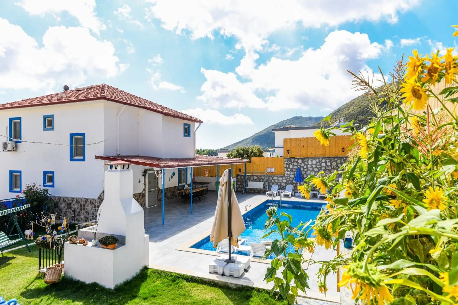 Kaş Sarıbelen'de Yemyeşil Bahçeli, Özel Havuzlu, Langırtlı, Kiralık Villa görsel 1