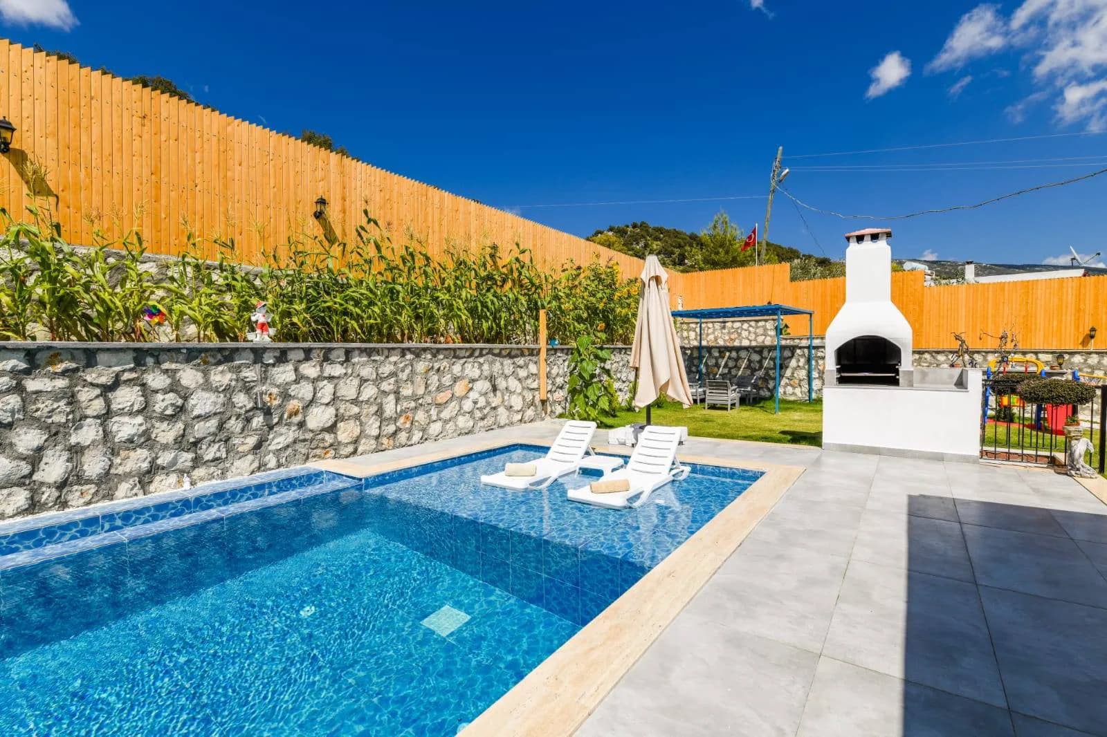 Kaş Sarıbelen'de Yemyeşil Bahçeli, Özel Havuzlu, Langırtlı, Kiralık Villa görsel 2