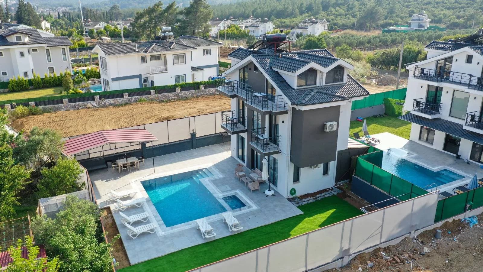 Fethiye Ölüdeniz'de Büyük Ailelere Uygun, Özel Havuzlu, 4+1 Villa görsel 1