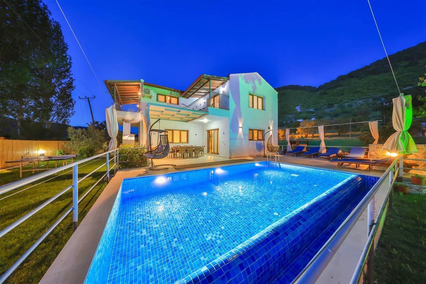 Kaş Gökçeören'de Sessiz Konumda, Özel Havuzlu, Kiralık Villa görsel 1