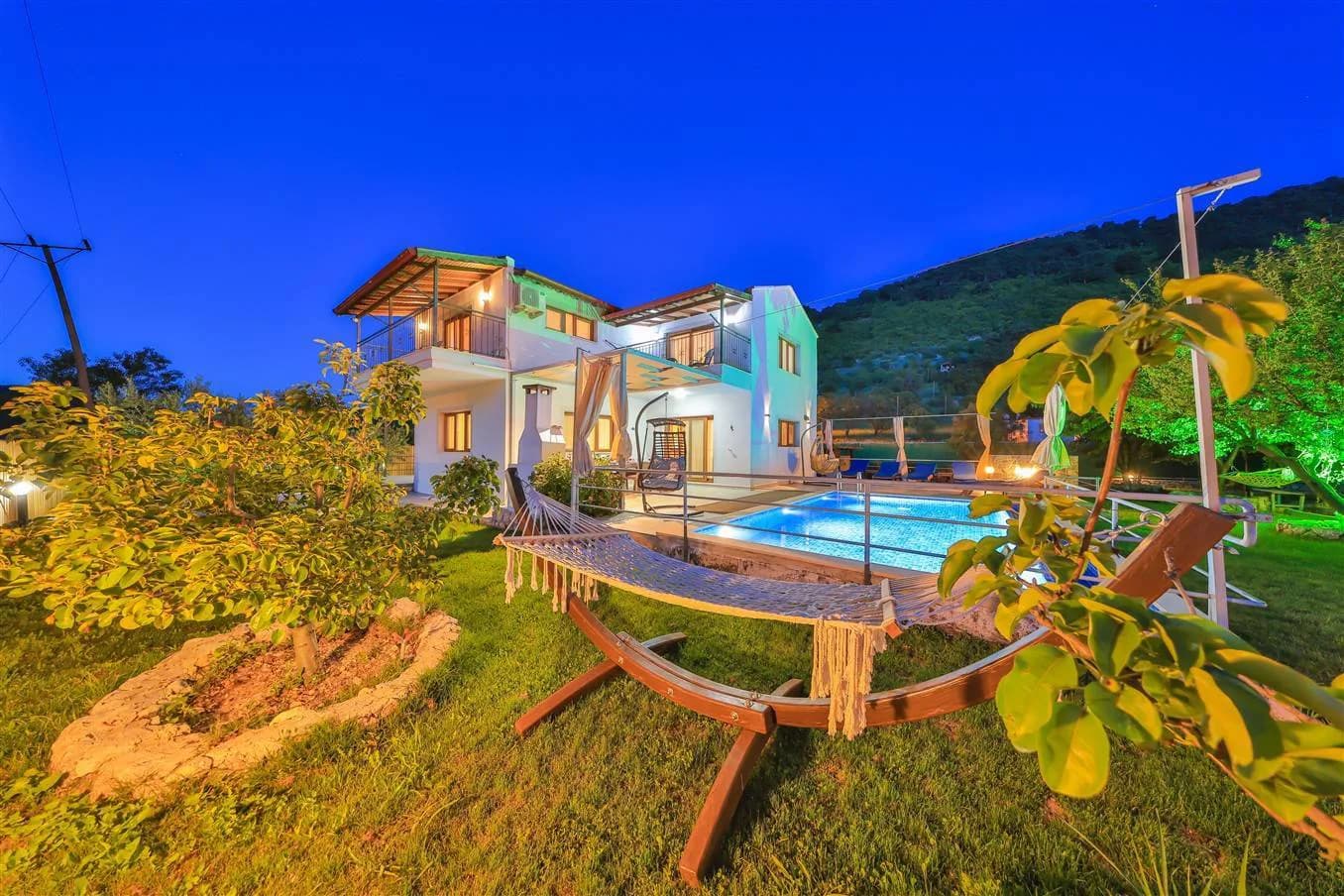 Kaş Gökçeören'de Sessiz Konumda, Özel Havuzlu, Kiralık Villa görsel 2