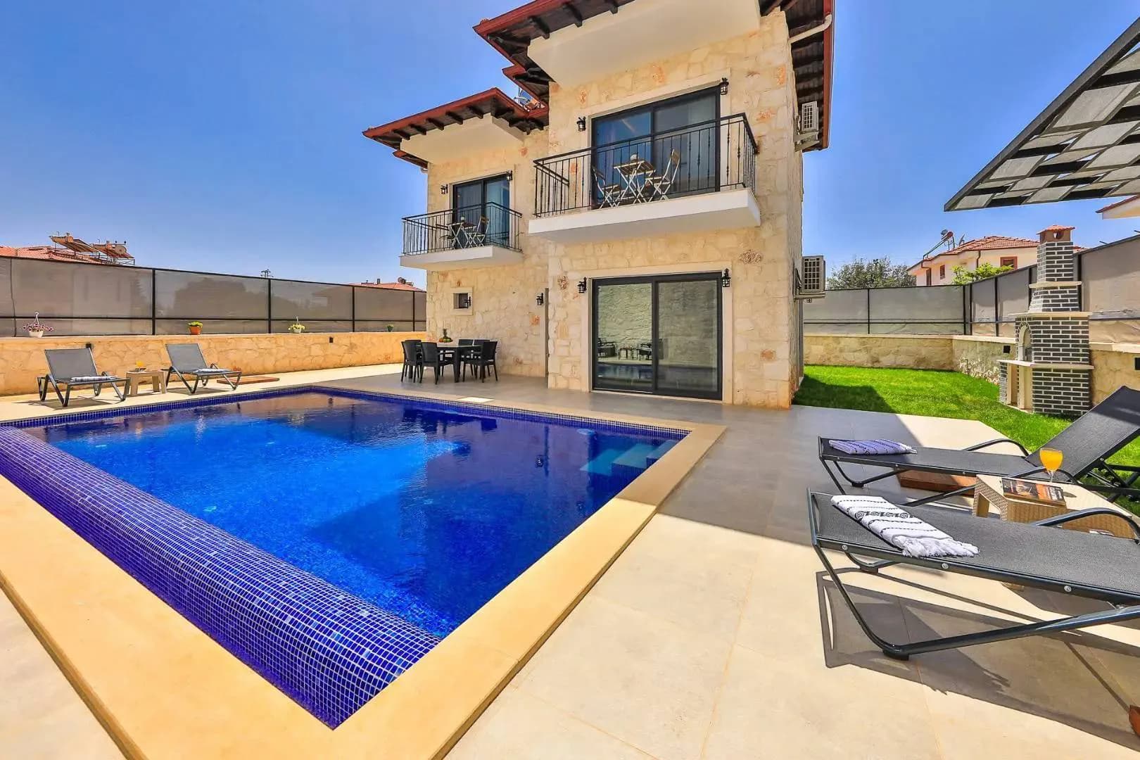 Kaş Andifli'de Ferah ve Geniş Bahçeli, Özel Havuzlu, Lüks Villa görsel 1