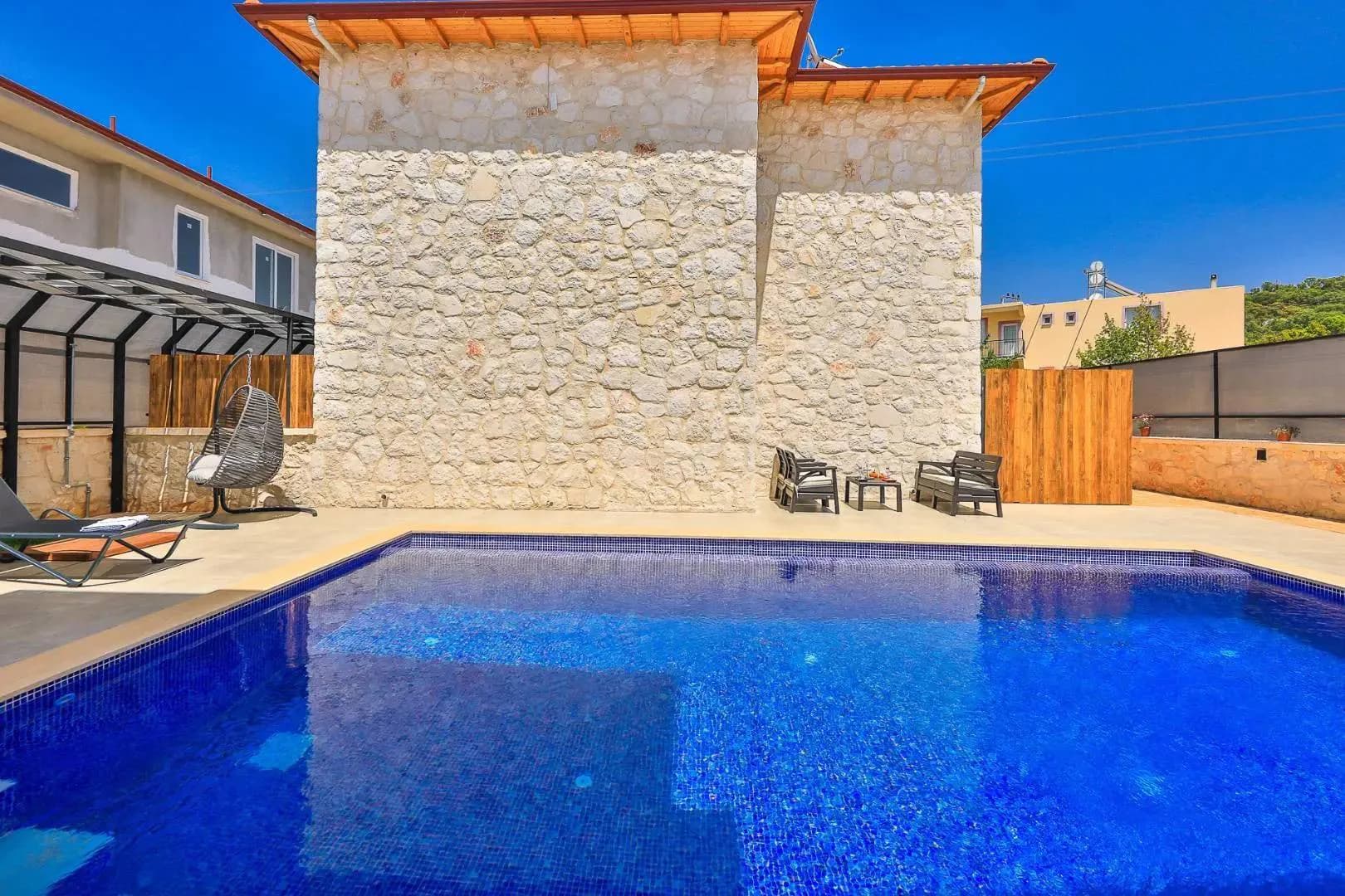 Kaş Andifli'de Ferah ve Geniş Bahçeli, Özel Havuzlu, Lüks Villa görsel 3