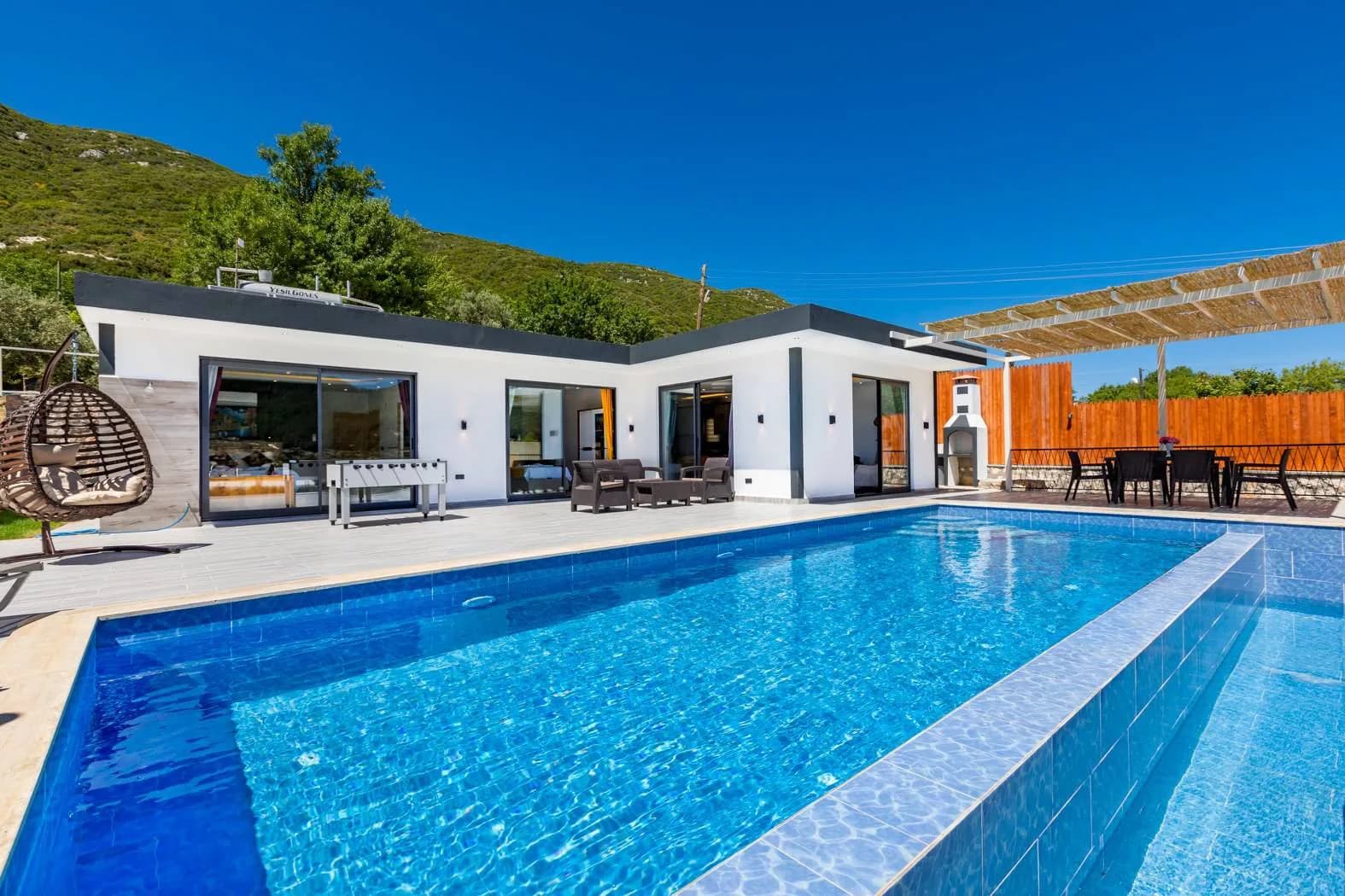 Kaş Sarıbelen'de Muhteşem Doğa Manzaralı, Özel Havuzlu, Lüks Villa görsel 1