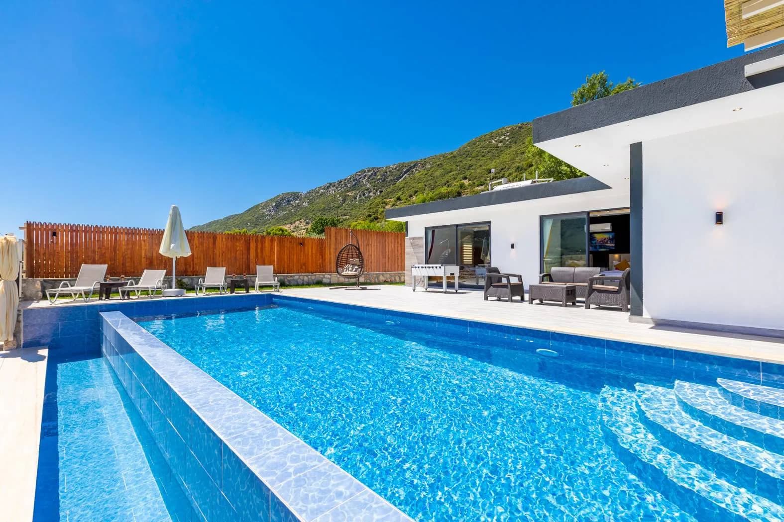 Kaş Sarıbelen'de Muhteşem Doğa Manzaralı, Özel Havuzlu, Lüks Villa görsel 3