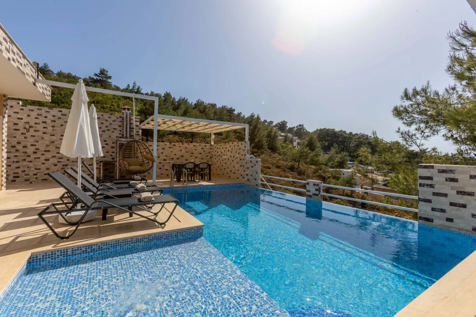 Kaş İslamlar'da Doğayla İç İçe, Sonsuzluk Havuzlu, Konforlu Villa görsel 2