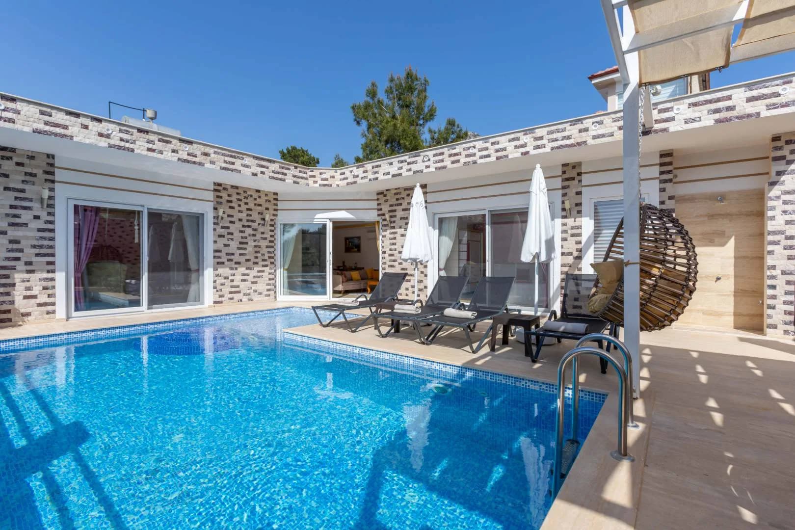 Kaş İslamlar'da Doğayla İç İçe, Sonsuzluk Havuzlu, Konforlu Villa görsel 1