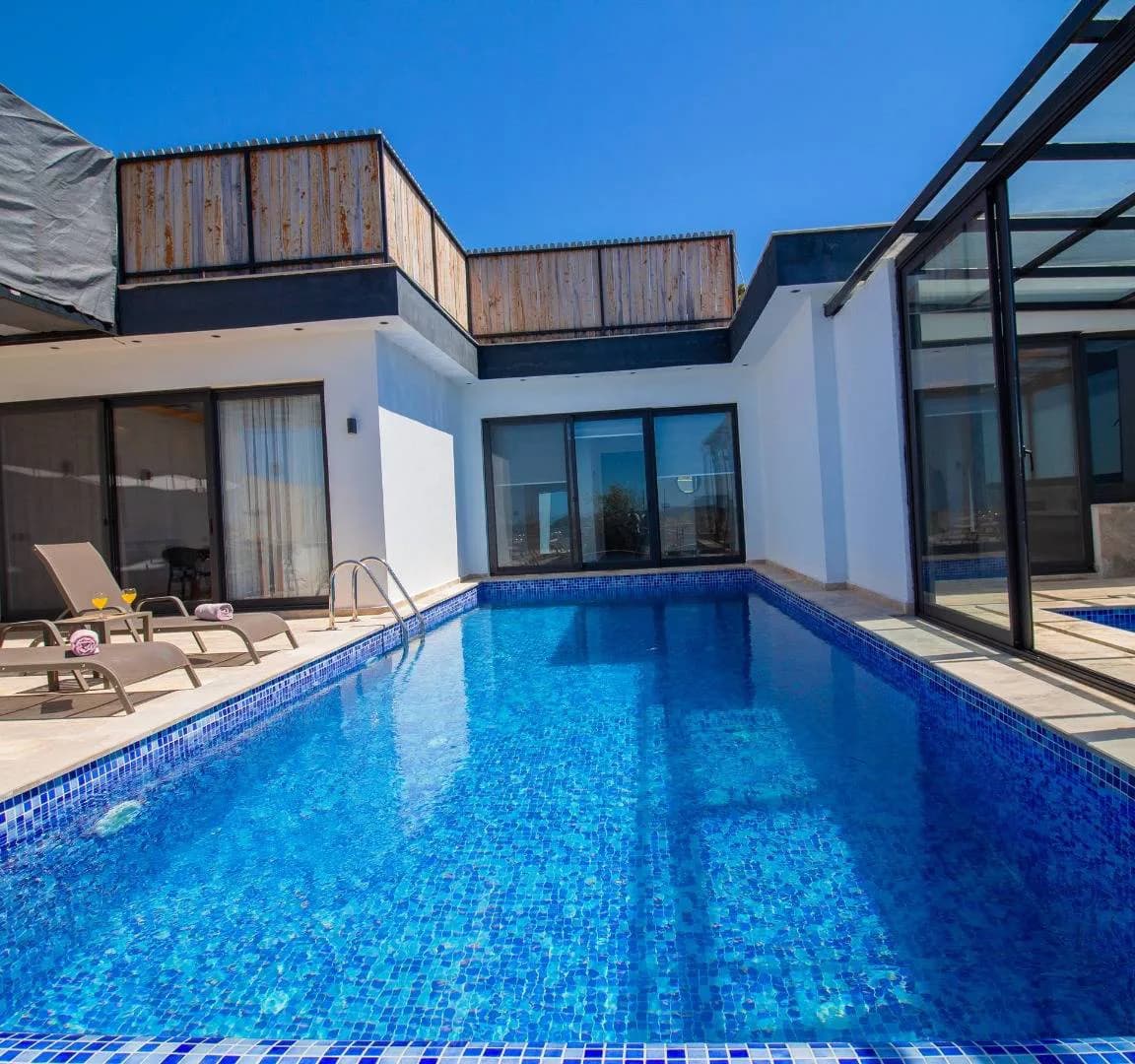 Kaş Üzümlü'de Balayı Çiftlerine Uygun, Isıtmalı Havuzlu, Modern Villa görsel 2