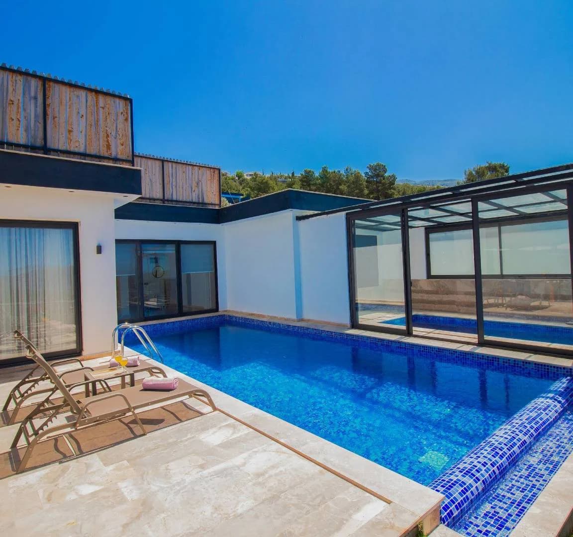 Kaş Üzümlü'de Balayı Çiftlerine Uygun, Isıtmalı Havuzlu, Modern Villa görsel 1