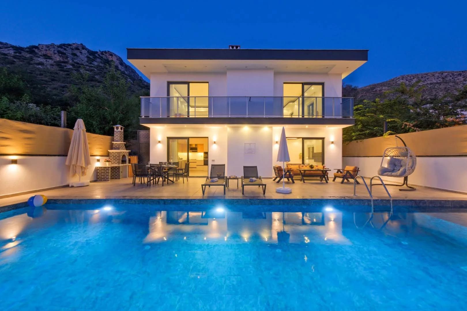 Kaş Üzümlü'de Enfes Doğa İçerisinde, Özel Havuzlu, Jakuzili Kiralık Villa görsel 1