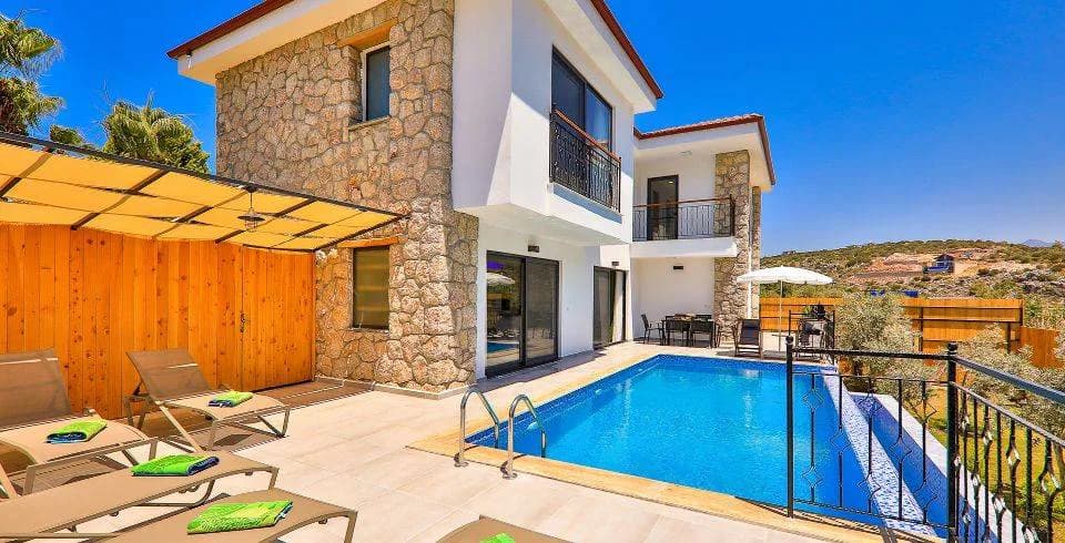 Kaş Gelemiş'te Geniş Bahçe İçerisinde, Özel Havuzlu, Konforlu Villa görsel 1