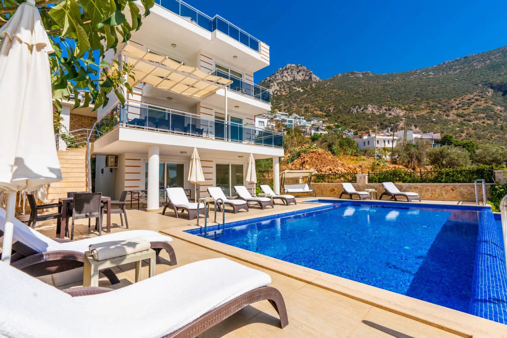 Kaş Akbel'de Geniş Ailelere Uygun, Özel Havuzlu, Konforlu Villa görsel 1