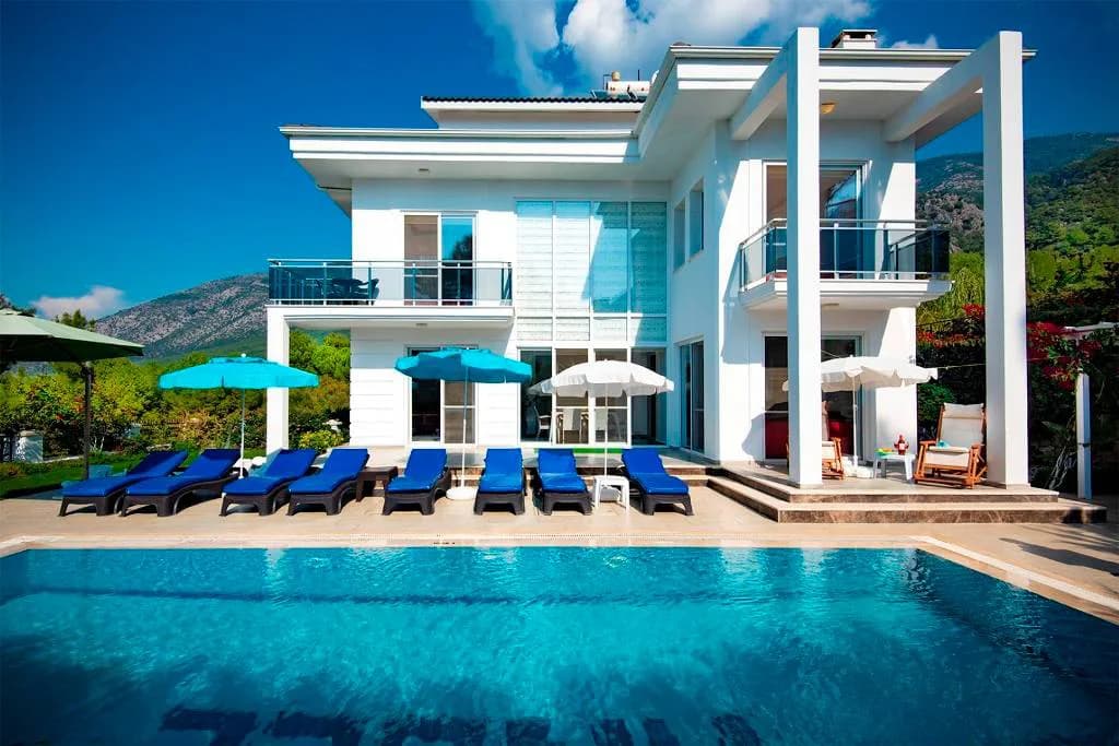 Fethiye Ölüdeniz'de Geniş Ailelere Uygun, Özel Havuzlu, Modern Villa görsel 3