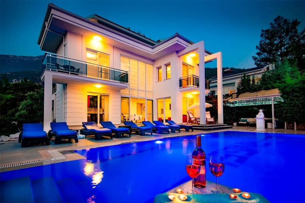 Fethiye Ölüdeniz'de Geniş Ailelere Uygun, Özel Havuzlu, Modern Villa görsel 2