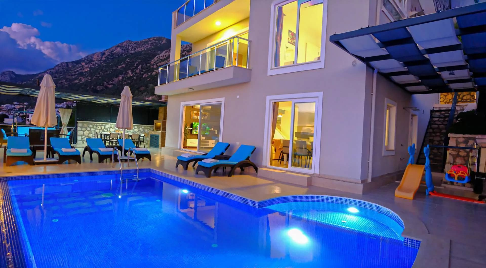 Kaş Bezirgan'da Deniz Manzaralı, Özel Havuzlu, 4+1 Villa görsel 1