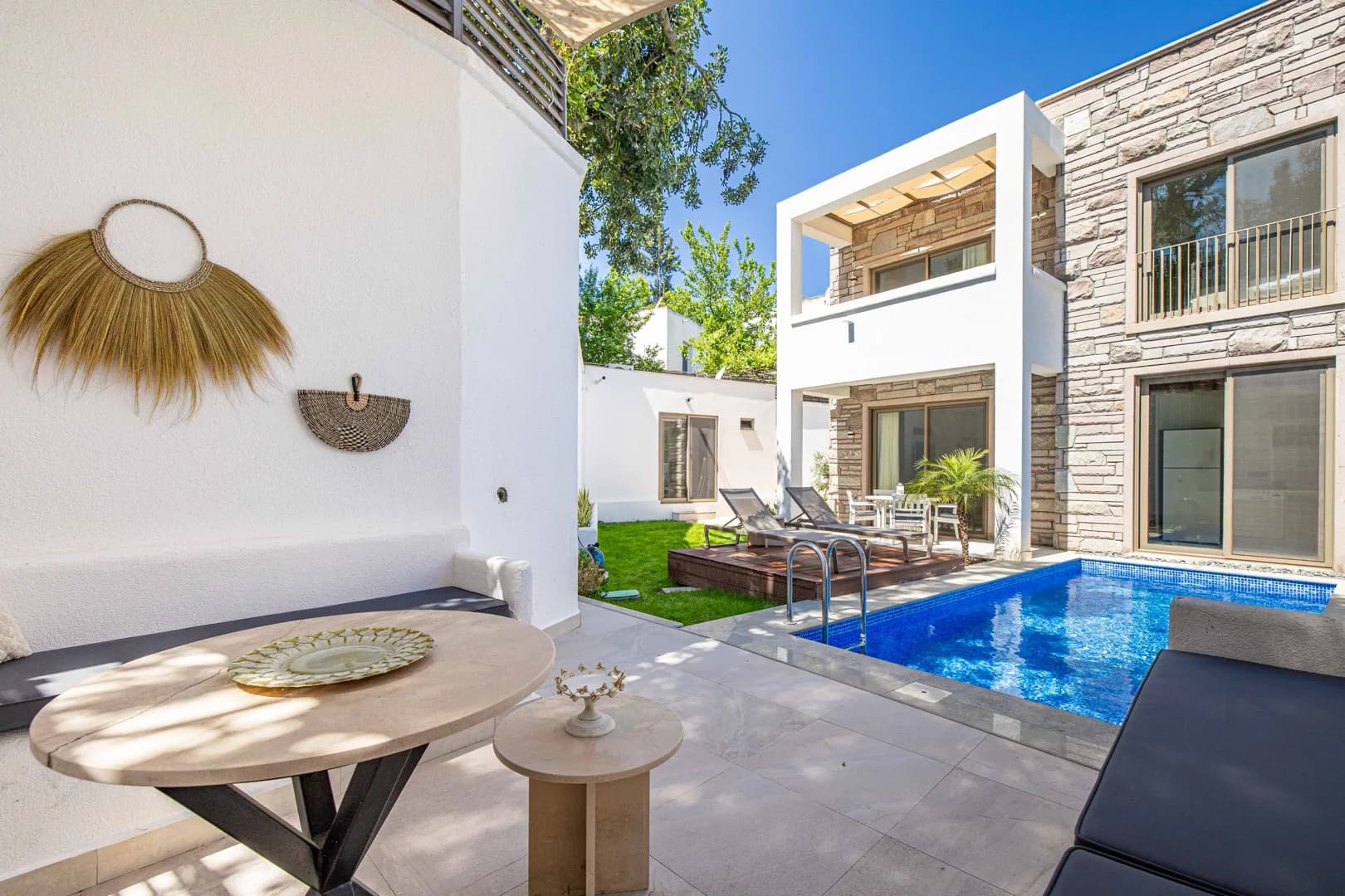 Bodrum Gürece'de Tasarımıyla Göz Dolduran, Merkezi Konumda, Kiralık Villa görsel 2