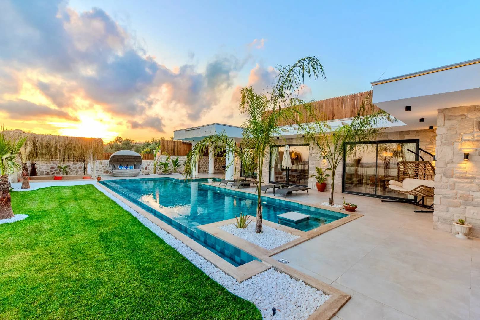 Kalkan Çavdır'da Doğa ile İç İçe, Özel Havuzlu, Lüks Villa görsel 1