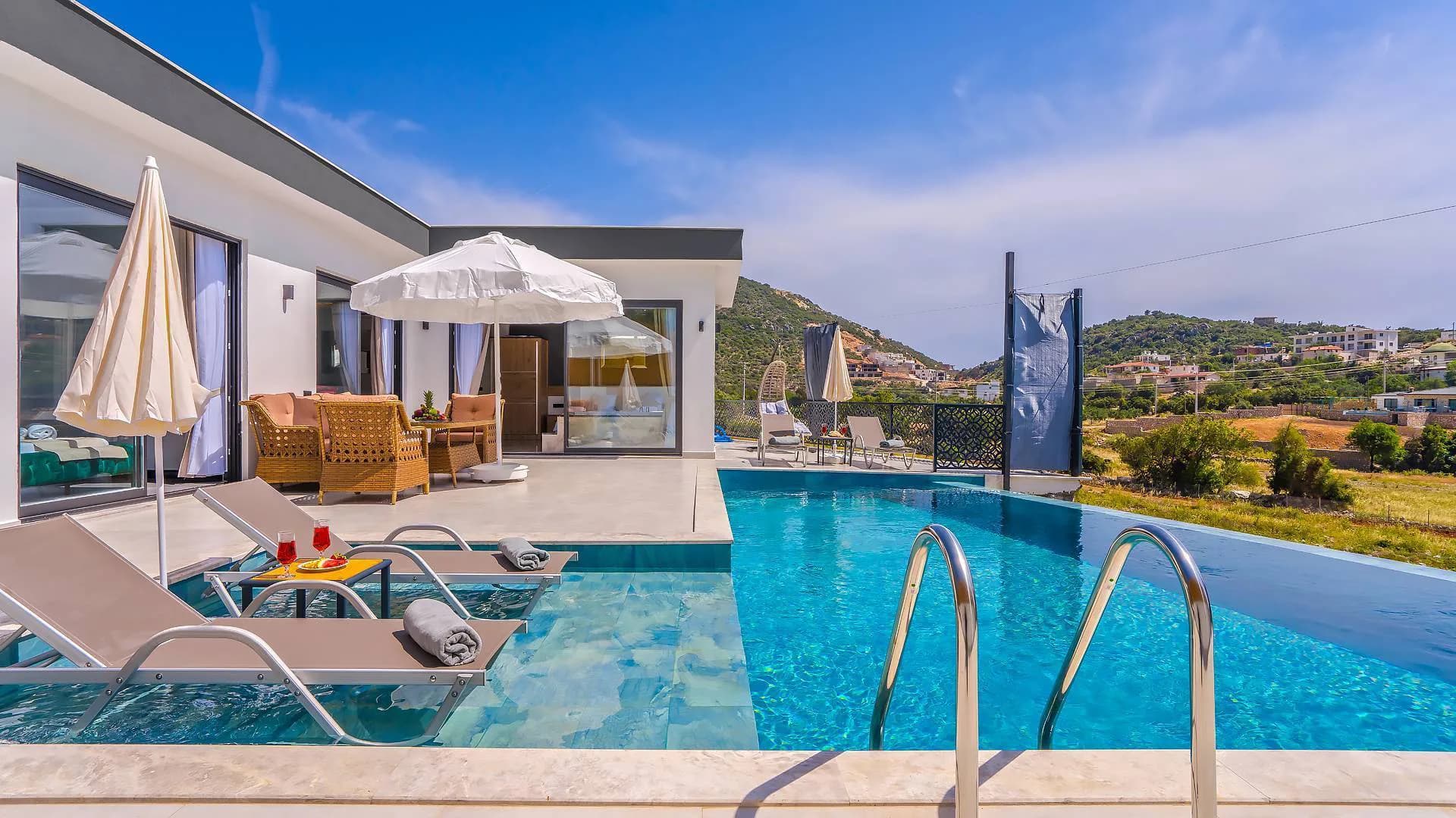 Kaş Bezirgan'da Muhteşem Doğada, Özel Havuzlu, Modern Villa görsel 1