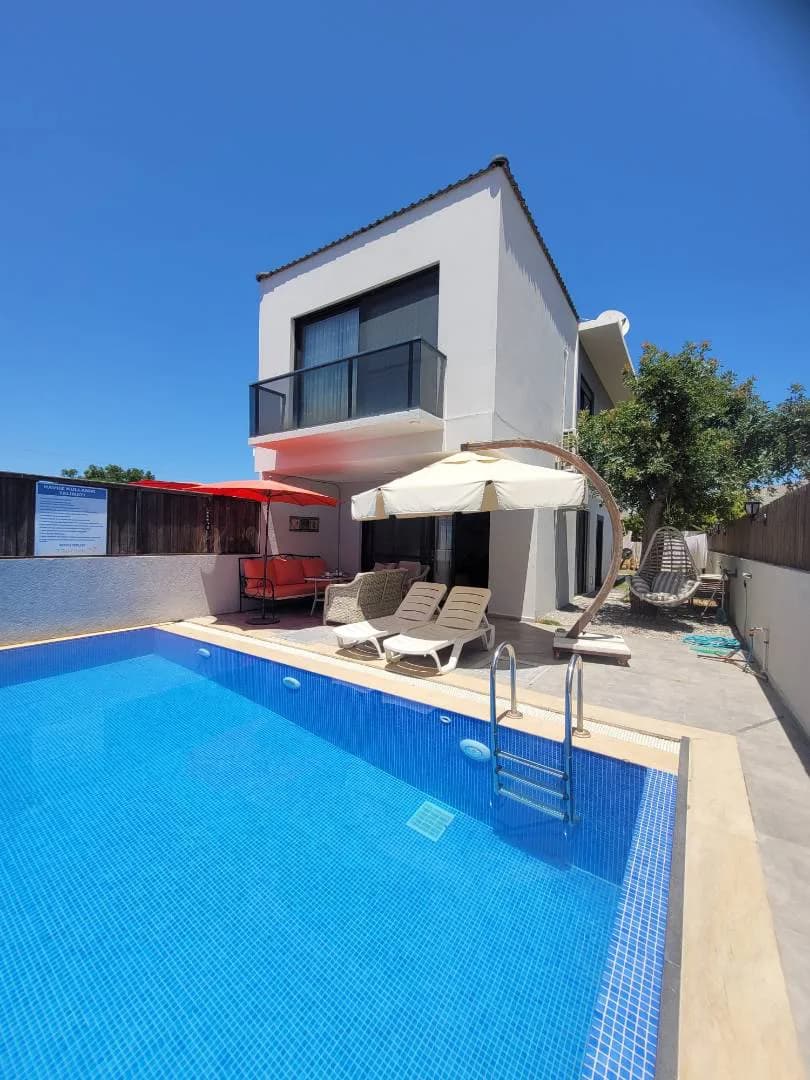 Çeşme Şifne'de Merkezi Konumda, Özel Havuzlu, 6 Kişilik Villa görsel 1