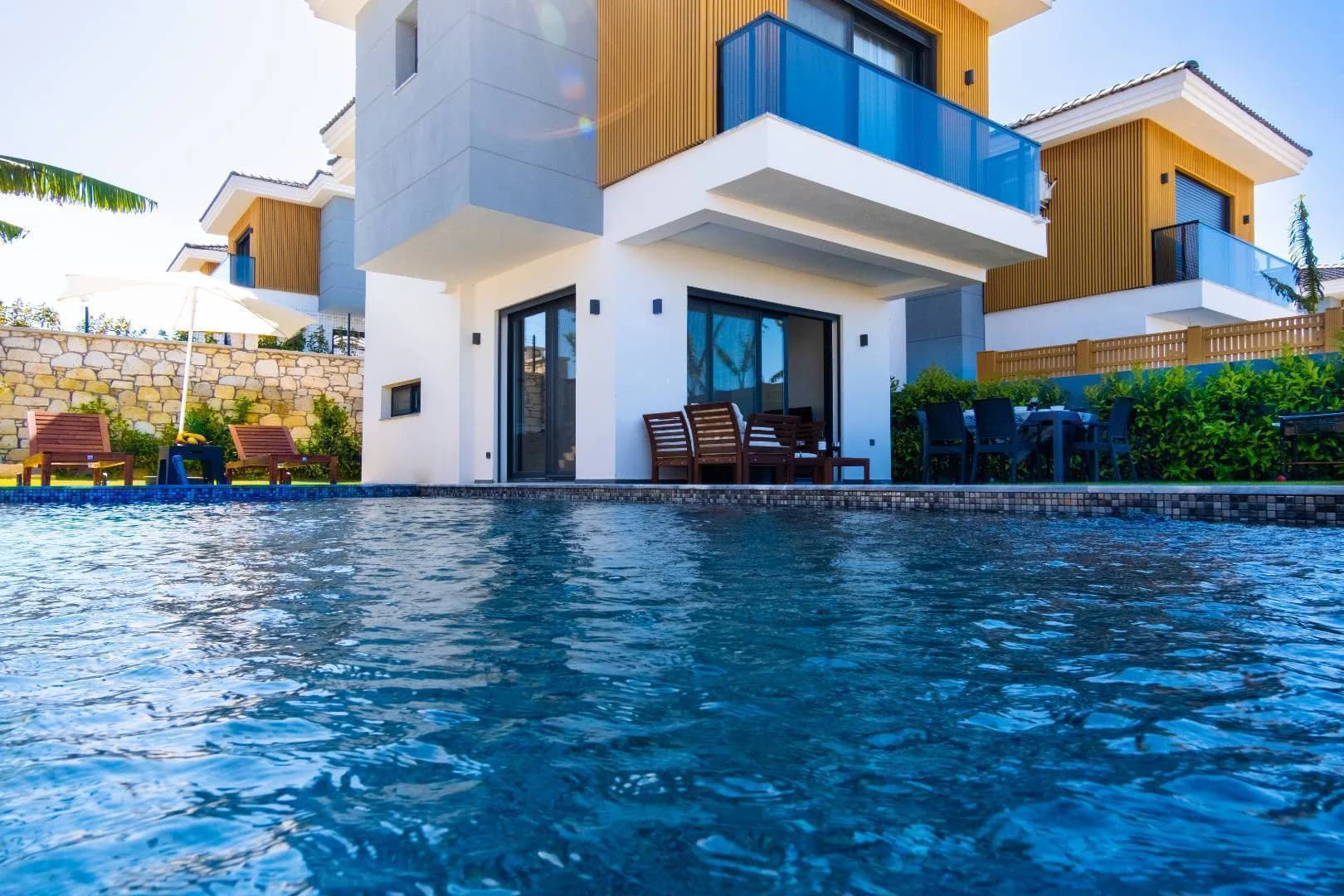 İzmir Çeşme'de Merkezi Konumda, Özel Havuzlu, Lüks Villa görsel 3
