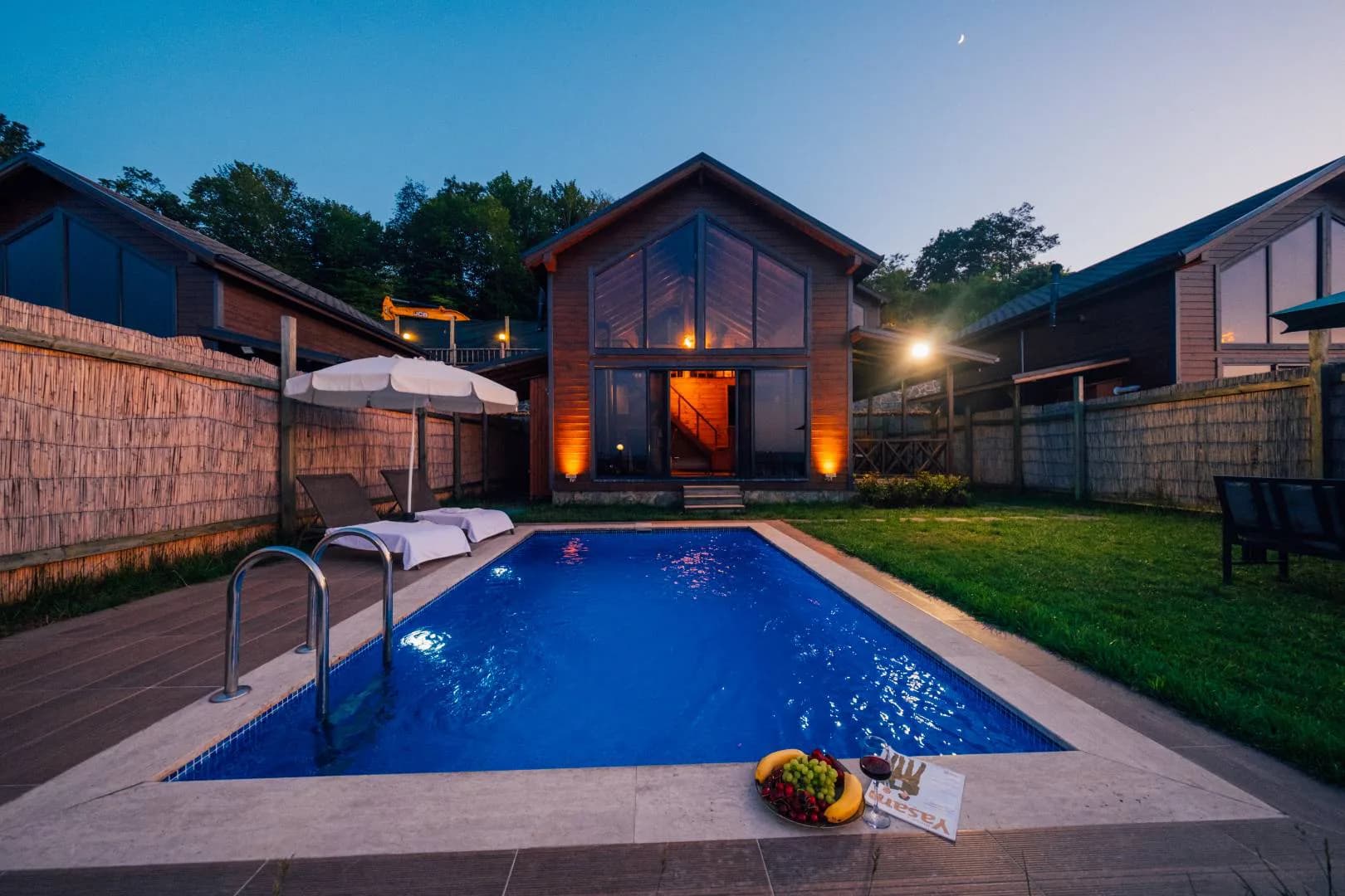 Sapanca Uzunkum'da Doğayla İç İçe, Isıtmalı Havuzlu, Kiralık Bungalov görsel 1
