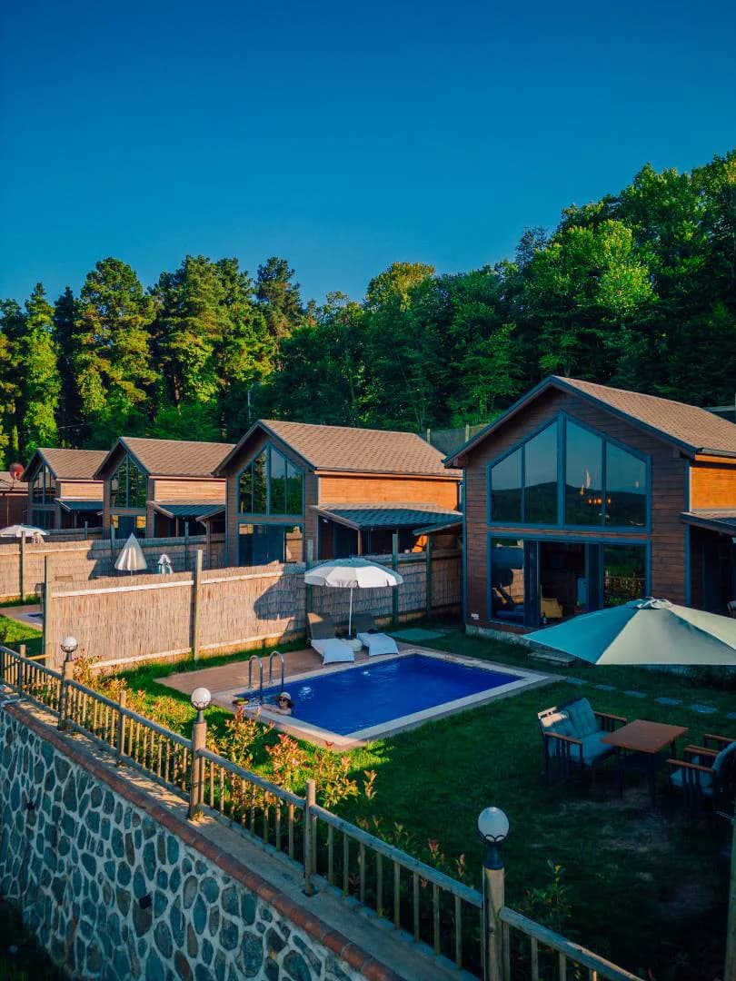 Sapanca Uzunkum'da Doğayla İç İçe, Isıtmalı Havuzlu, Kiralık Bungalov görsel 3