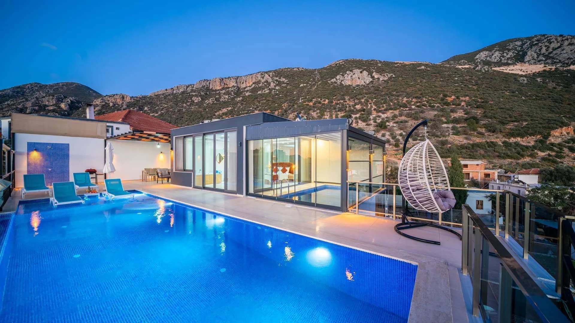 Kalkan Kördere'de Deniz Manzaralı, Kapalı Havuzlu, Jakuzili Kiralık Villa görsel 1