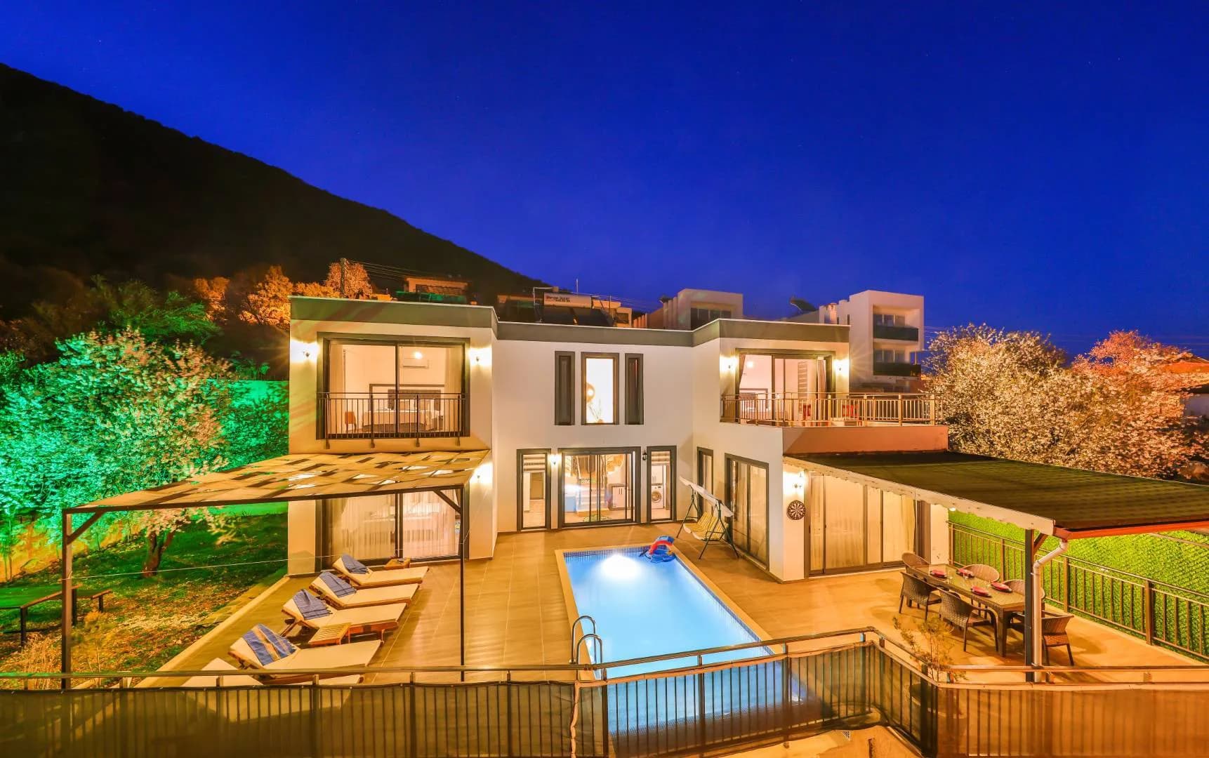 Kaş Çukurbağ'da Doğa İle İç İçe, Özel Havuzlu, Konforlu Villa görsel 1