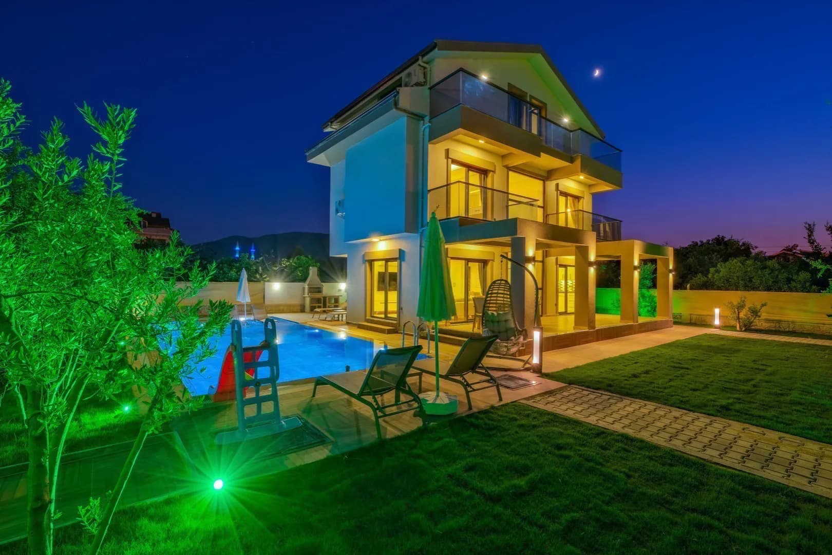 Fethiye'de Merkezi Konumda, Geniş Bahçeli, Özel Havuzlu, Lüks Villa görsel 1